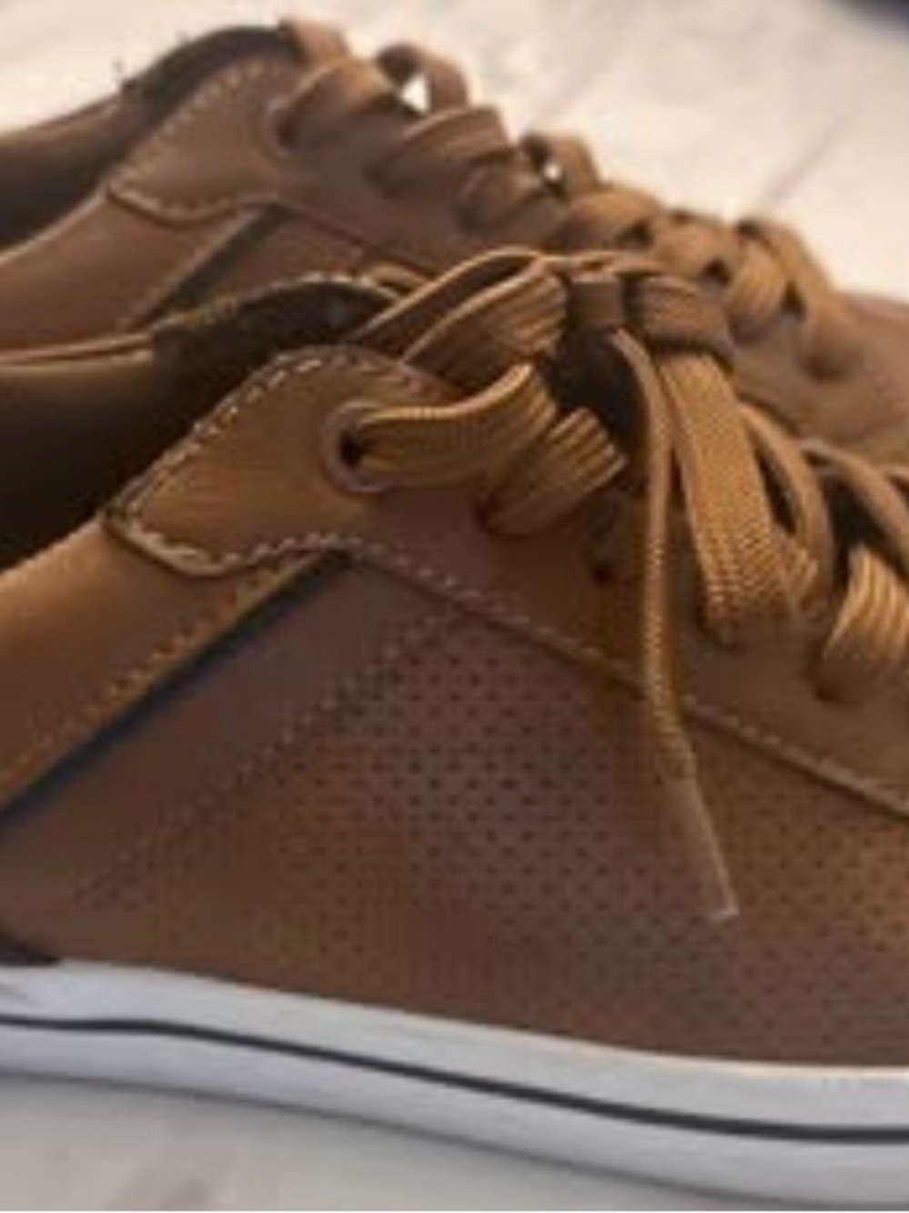 Like *NEW* Men’s ALDO Size 7 Leather Brown & Navy casual sneakers